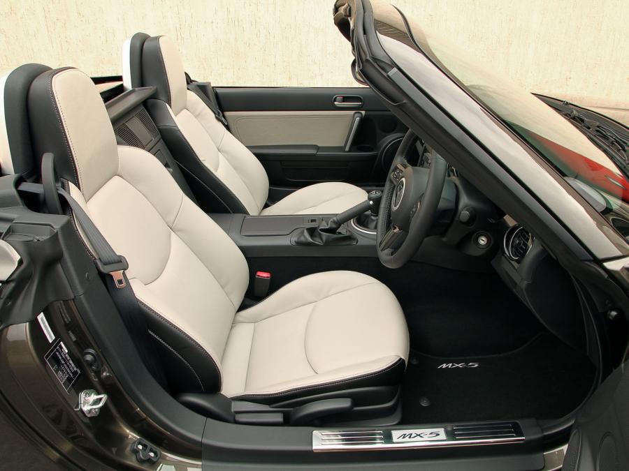  Mazda MX-5 Roadster-Coupe Sport Venture 2014 года  (фото 13 из 24)